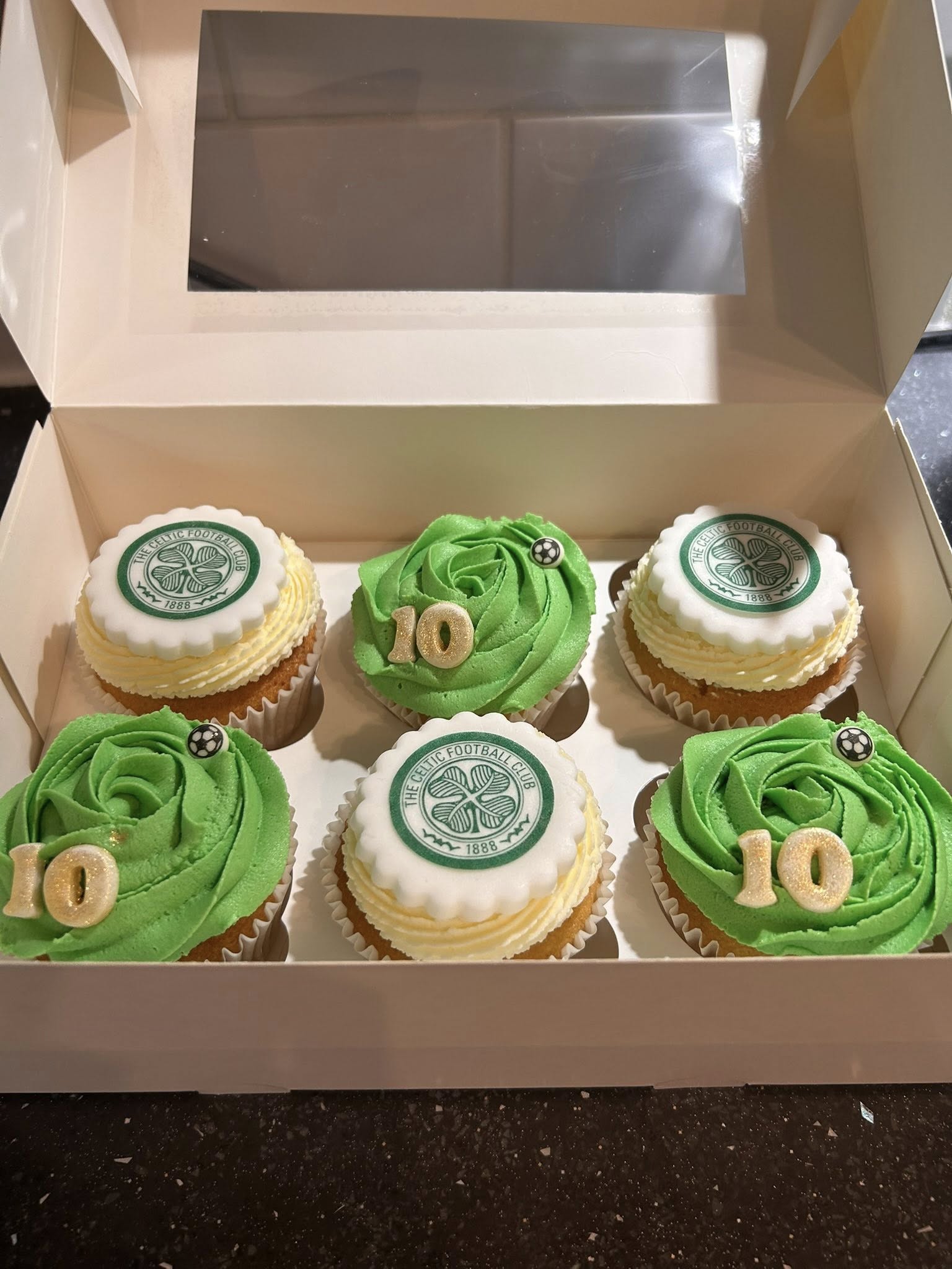 Celtic FC themed cupcakes